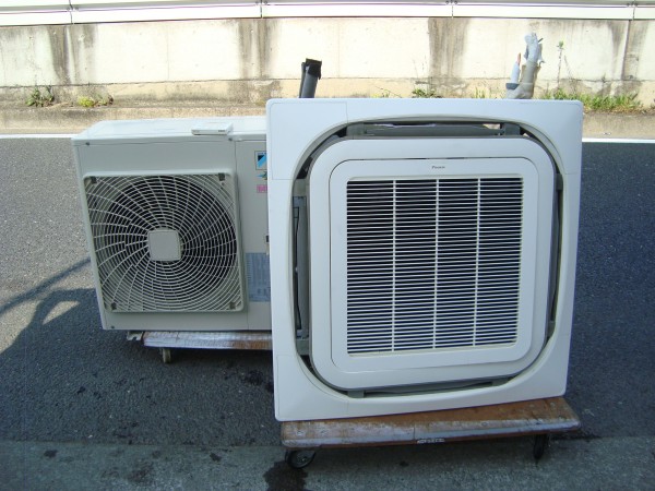 ダイキン ルームエアコン（2010年製） - 季節、空調家電